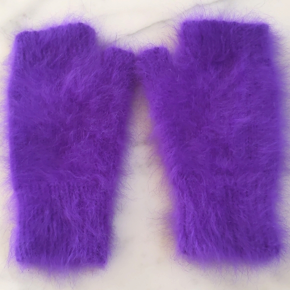 NWOT. Handmade by me. Woman's very fluffy, pretty and warm mittens. - Picture 2 of 4